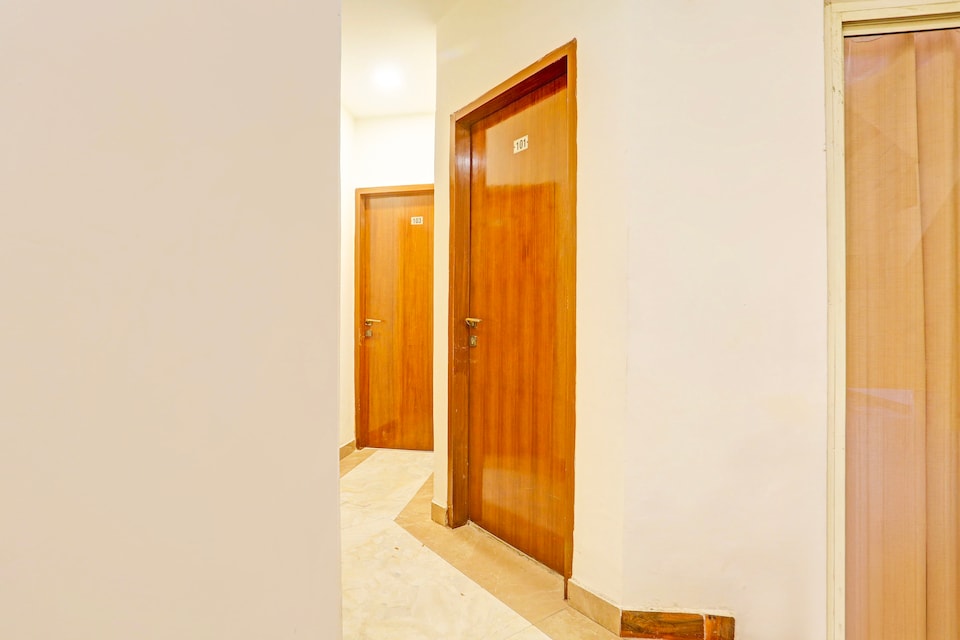 Super Hotel O by OYO Sector 45 Formerly Manyavar, South Chandigarh, Chandigarh