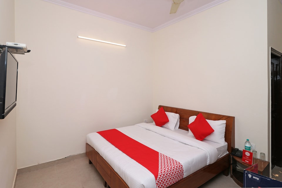 OYO 12068 Sunder Residency, Dehradun Railway Station, Dehradun