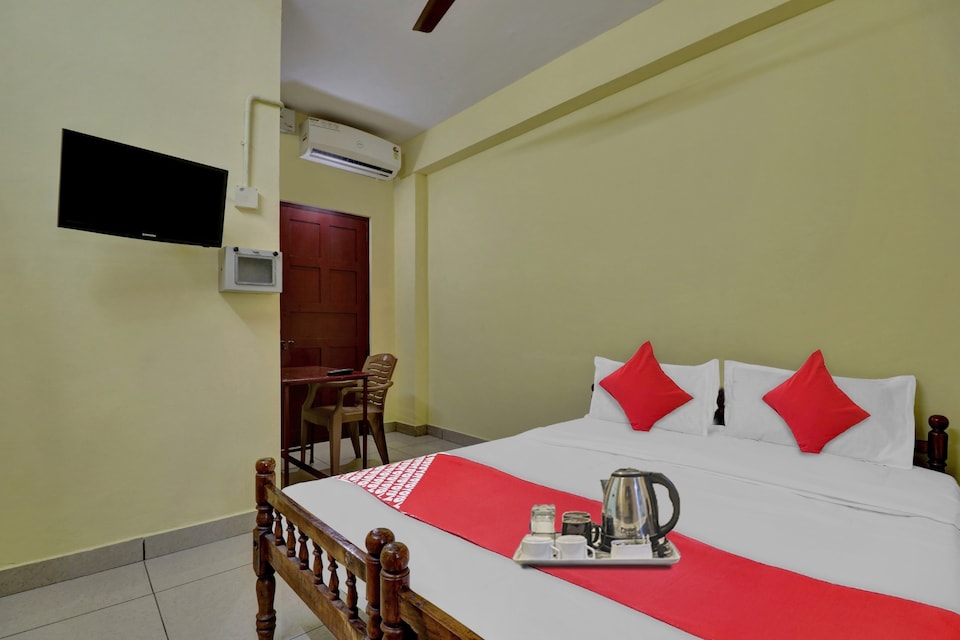 OYO 93077 Anna Rooms Ac & Non Ac, Aluva Kalamassery Kochi, कोच्चि