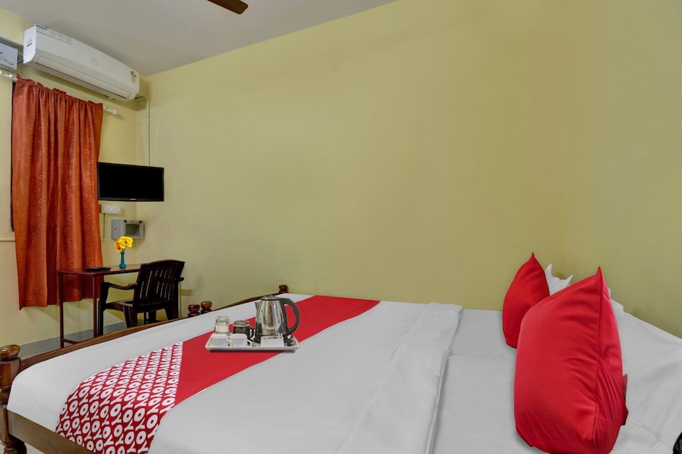 OYO 93077 Anna Rooms Ac & Non Ac, Aluva Kalamassery Kochi, कोच्चि