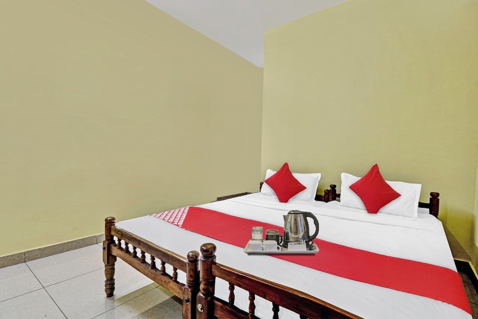 OYO 93077 Anna Rooms Ac & Non Ac, Aluva Kalamassery Kochi, कोच्चि