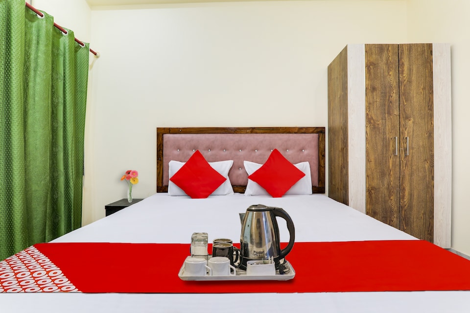 Flagship Decent Home Stay Near Munshi Pulia Metro Station, Hazratganj Lucknow, Lucknow