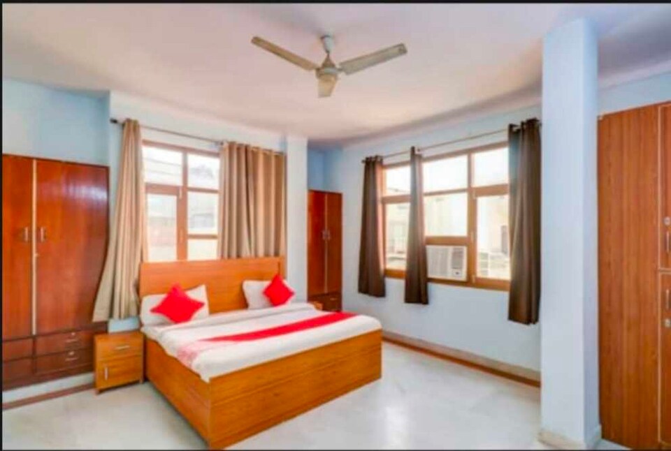 OYO Sk Residency Near Star Mall, Old Gurgaon, Gurgaon