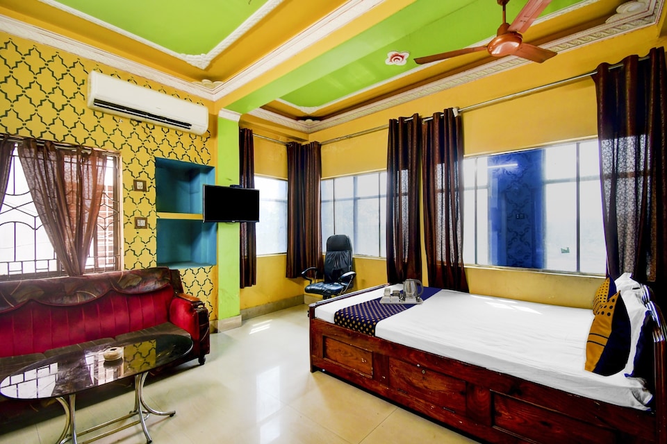 OYO 93157 Prince Hotel, Raghunathganj, Berhampore