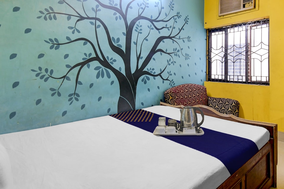OYO 93157 Prince Hotel, Raghunathganj, Berhampore