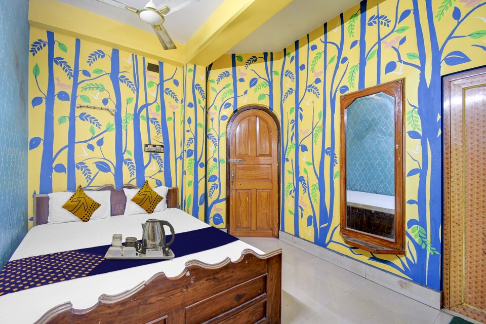 OYO 93157 Prince Hotel, Raghunathganj, Berhampore