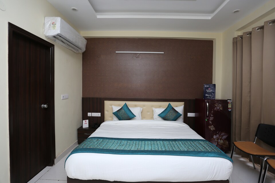 OYO Flagship 12081 Palm Garden Suites, Medanta, Gurgaon