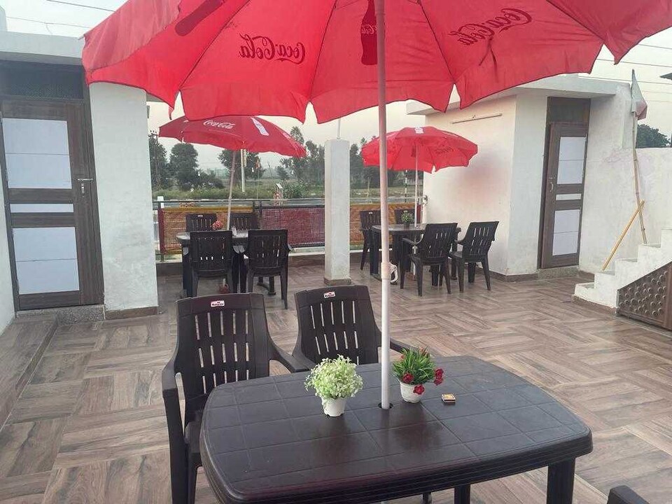 SPOT ON The Couple Way Hotel & Restaurant, Tilhar, Tilhar