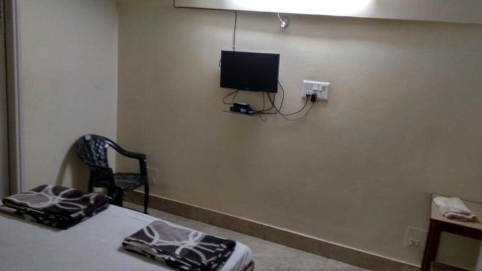 OYO 93185 Adarsh Guest House, Bishtupur Jamshedpur, Jamshedpur