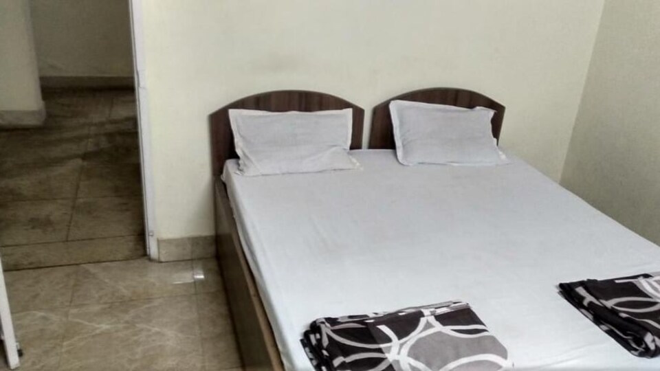 OYO 93185 Adarsh Guest House, Bishtupur Jamshedpur, Jamshedpur