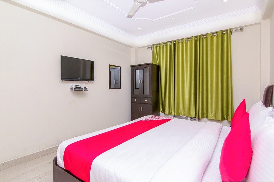Live as a LCK2420, Singapore Mall Lucknow, Lucknow