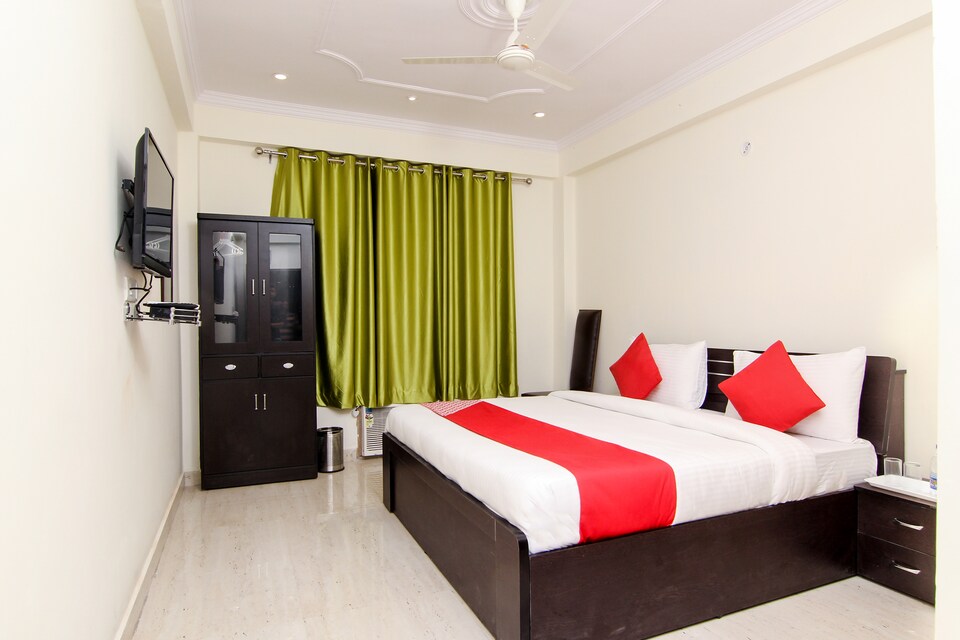 Live as a LCK2420, Singapore Mall Lucknow, Lucknow
