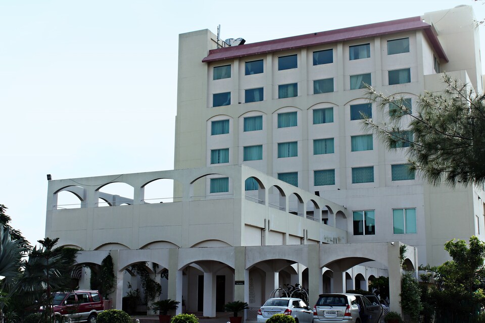 OYO Premium 089 Mahindra SEZ, Vaishali Nagar Jaipur, Jaipur