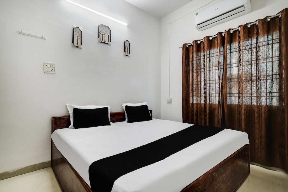 Hotel O Queen Palace, MG Road Indore, Indore