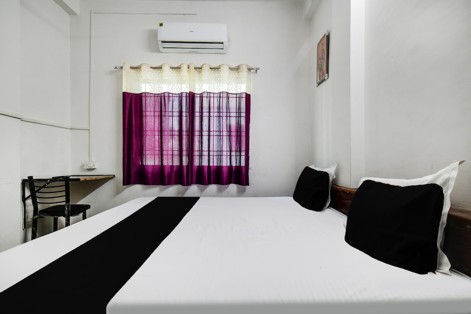 Hotel O Queen Palace, MG Road Indore, Indore