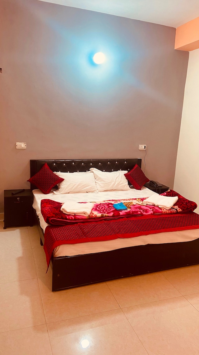 OYO Hotel Tree House Near Badarpur Border Metro Station