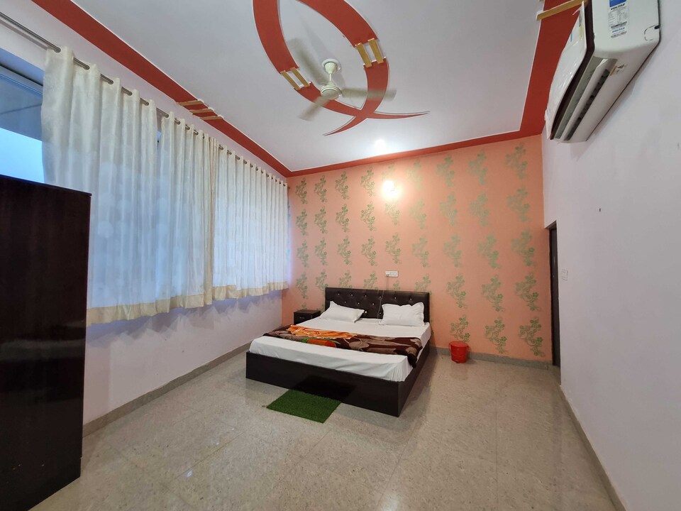 OYO 93312 HOTEL THE  J P S, Aligarh, Aligarh