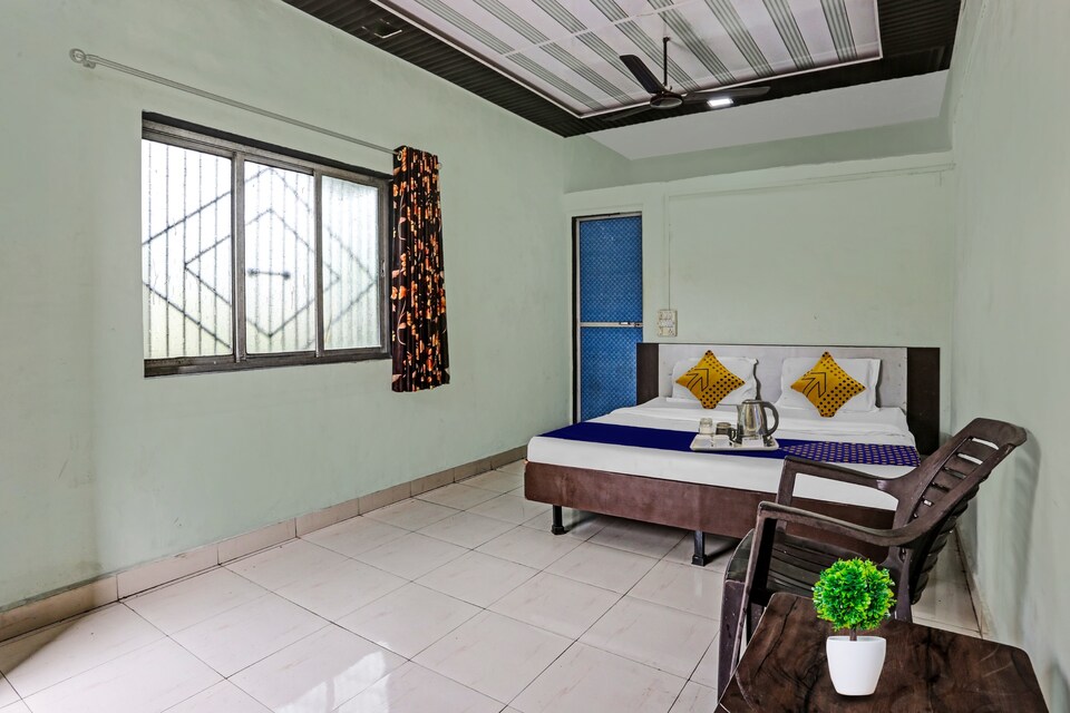 SPOT ON Akash Lodge, Mumbai- Kalyan-Bhiwandi- Badalapur, Mumbai