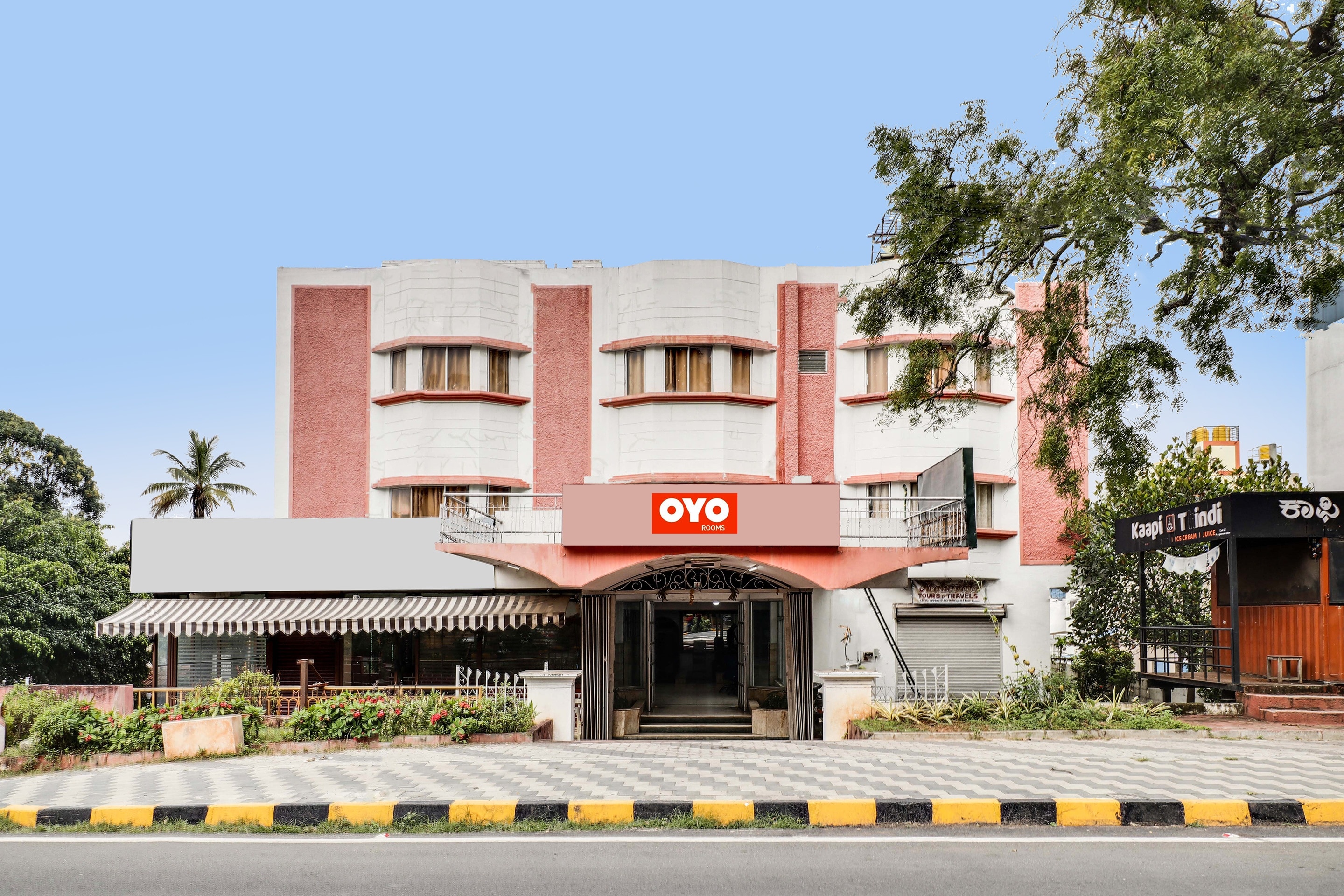 SPOT ON 93332 Hotel Maharaja, SPOT ON Mysore, Book ₹858 OYO