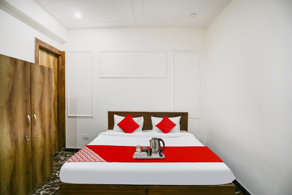 Flagship Hotel Neelam Villa Octavia, Noida City, Noida