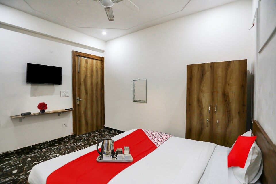 Flagship Hotel Neelam Villa Octavia, Noida City, Noida