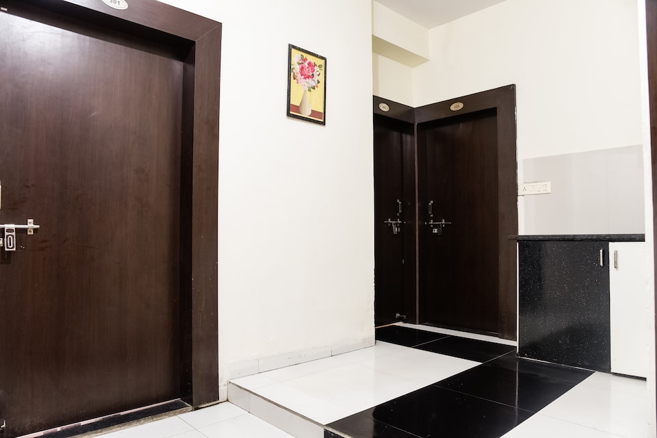 Hotel O Radhika Palace, Kolar Road, भोपाल