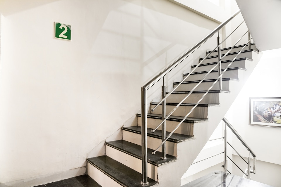 Hotel O Radhika Palace, Kolar Road, भोपाल