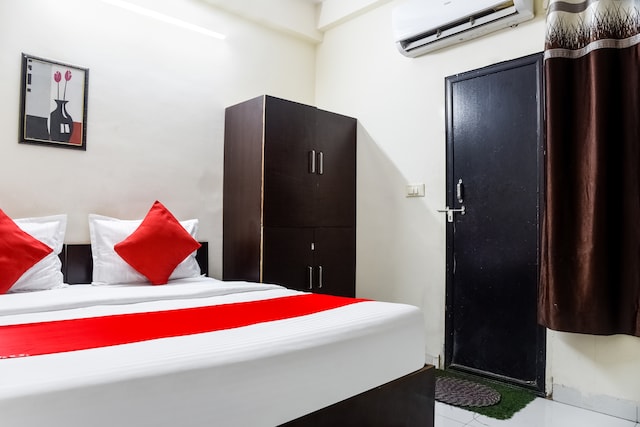 Hotel O Radhika Palace