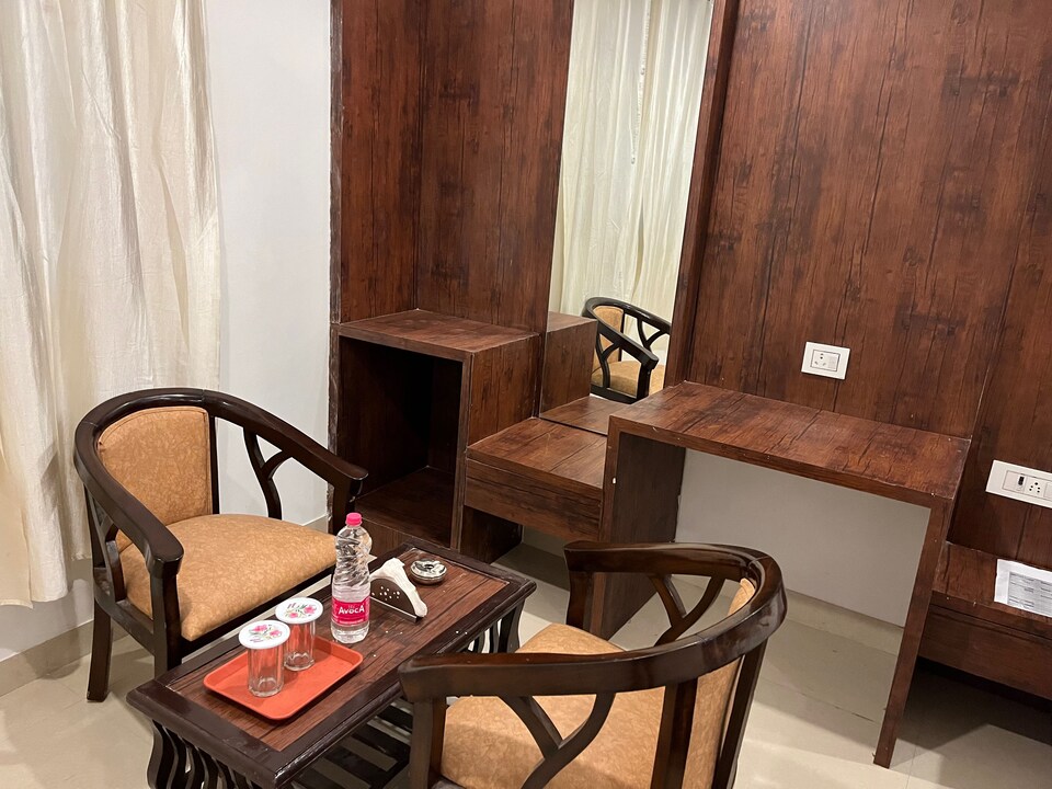 Live as DTT302, Airport Delhi, Delhi Transit