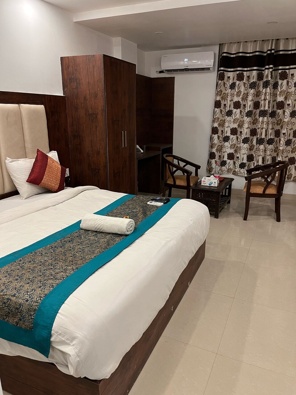 Live as DTT302, Airport Delhi, Delhi Transit