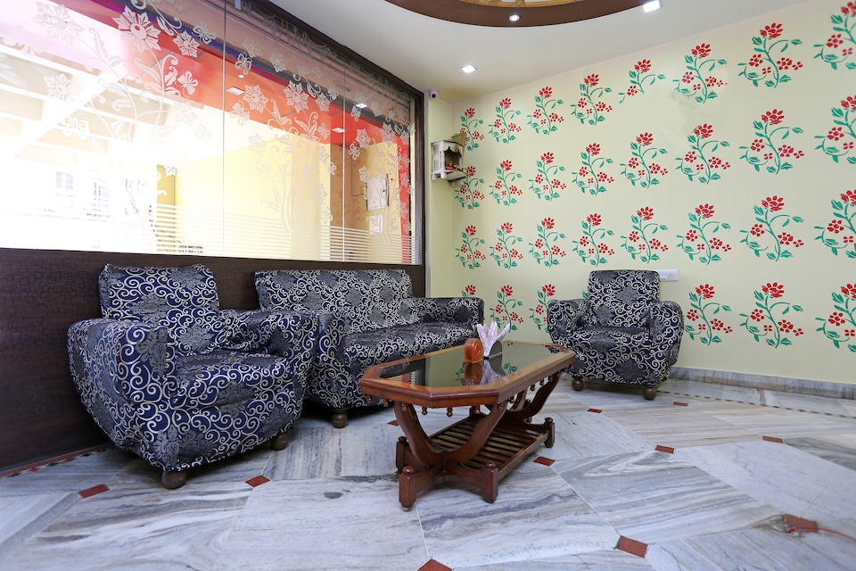 OYO 12133 Hotel Shanti, Golghar, Gorakhpur