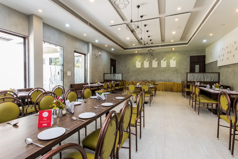 OYO 1535 Hotel Bee Town, Rajender Nagar, Indore