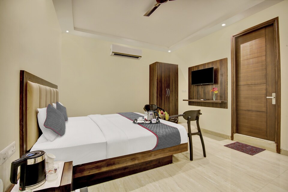 Townhouse OAK Luxury Stays , Noida Stadium, Noida