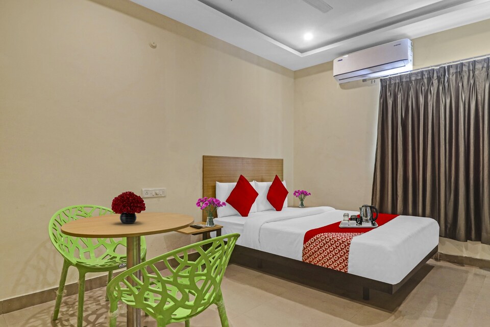 OYO Flagship 93527 7 Hills Luxury Rooms, Flagship Hyderabad, Book