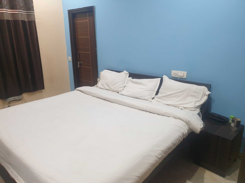 OYO  93587 Hotel White Elephant, Old Gurgaon, Gurgaon