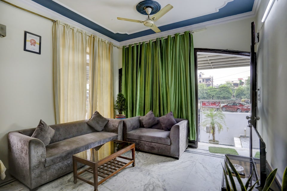 Hotel O DIAMOND TREE SECTOR 49 NOIDA NEAR PRAYAG HOSPITAL, Noida City, Noida