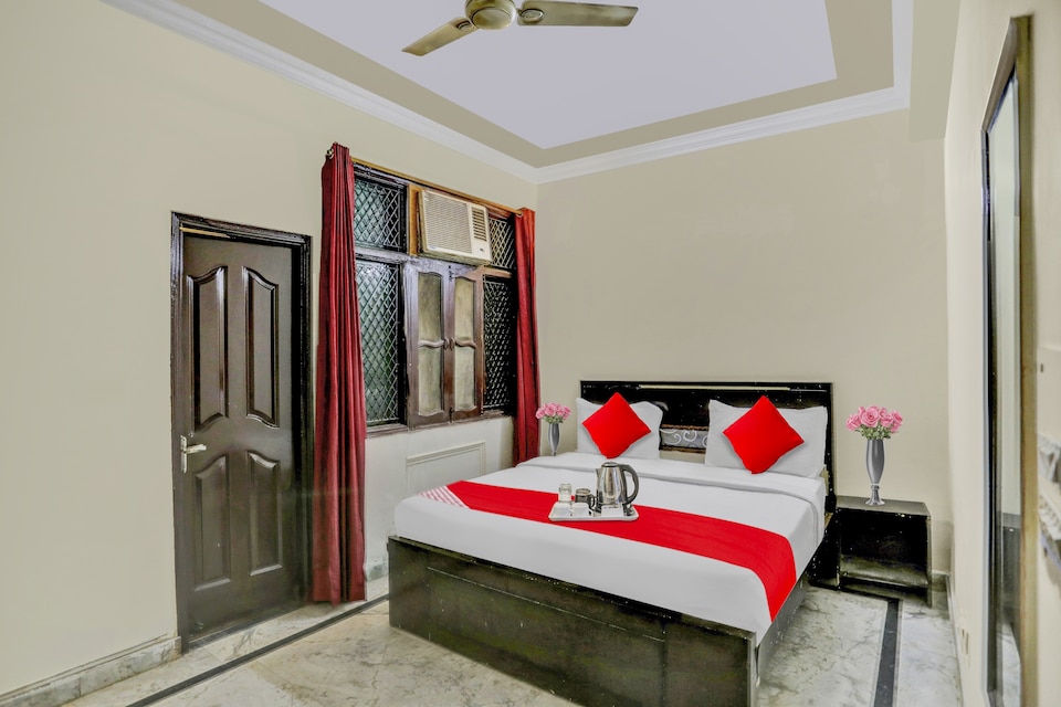 Hotel O DIAMOND TREE SECTOR 49 NOIDA NEAR PRAYAG HOSPITAL, Noida City, Noida