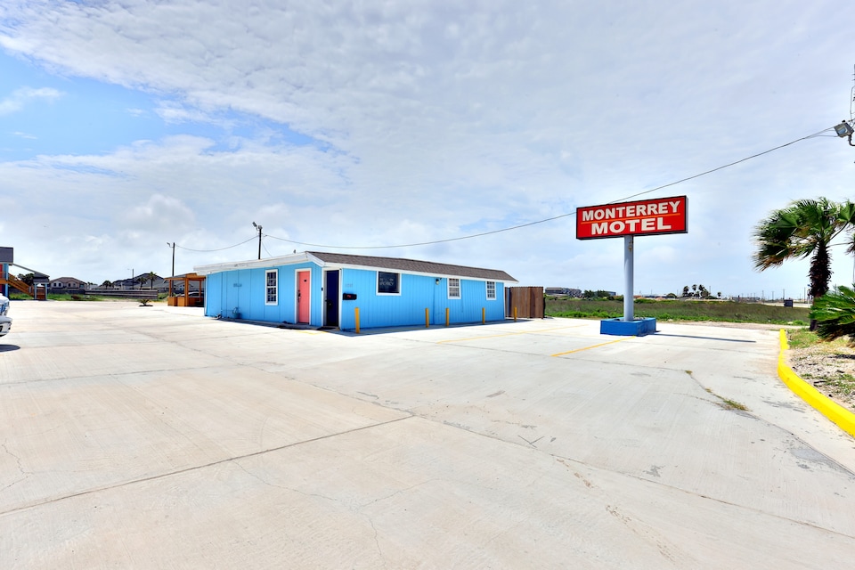 Monterrey Motel Padre Island, Corpus Christi BY OYO, Corpus Christi Central, Corpus Christi TX