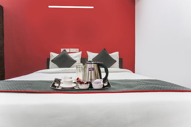 OYO Townhouse 1110 Hotel Akshay Near Omaxe Celebration Mall