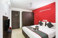 OYO Townhouse 1110 Hotel Akshay Near Omaxe Celebration Mall
