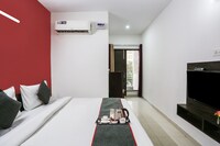 OYO Townhouse 1110 Hotel Akshay Near Omaxe Celebration Mall
