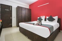 OYO Townhouse 1110 Hotel Akshay Near Omaxe Celebration Mall