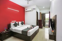 OYO Townhouse 1110 Hotel Akshay Near Omaxe Celebration Mall