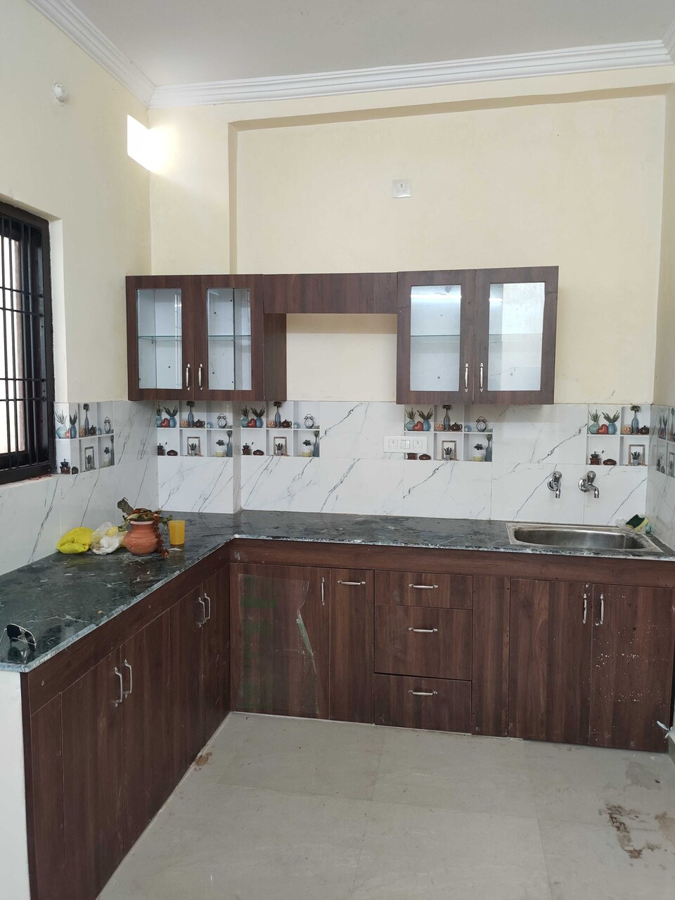 POP Dh2 Oyo Elite, Faizabad Road, Lucknow