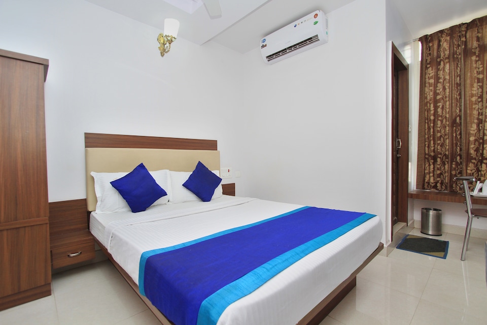 OYO 12153 Hotel B S International, Mysore City Center, Mysore