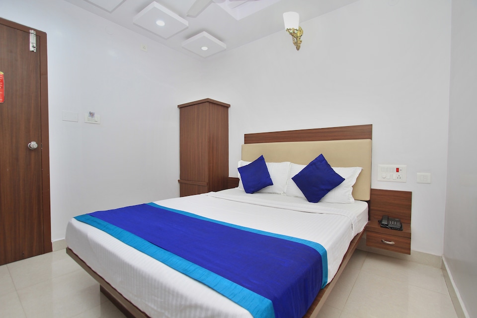 OYO 12153 Hotel B S International, Mysore City Center, Mysore