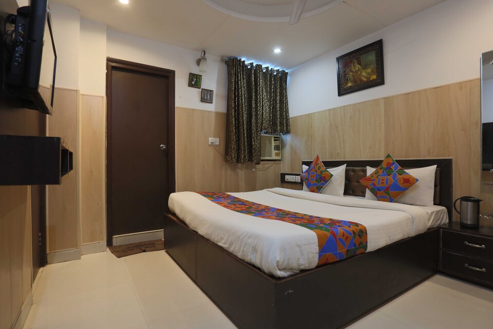 OYO 700022 Hotel Proton, Fatehabad Road, Agra