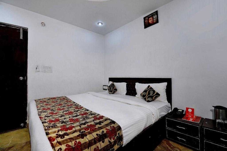 OYO 700022 Hotel Proton, Fatehabad Road, Agra