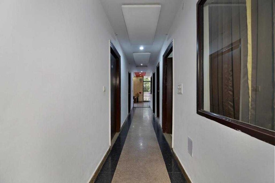 OYO 700022 Hotel Proton, Fatehabad Road, Agra