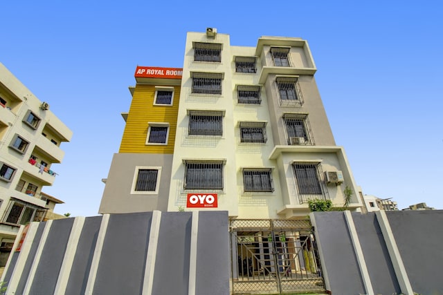 Hotel O  AP Royal Rooms